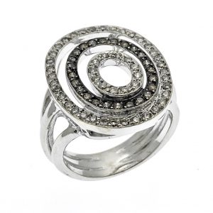 exclusieve ring met witte en zwarte diamanten
