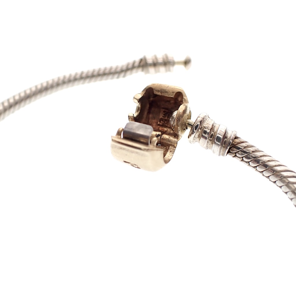 Monteur dwaas Spectaculair Pandora armband; Zilver met gouden slot; Snake Chain | 21 cm -  Juweelwinkel.nl