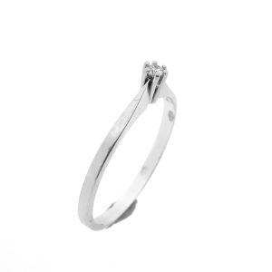 14 karaat witgouden solitair ring met diamant van 0,04 ct.