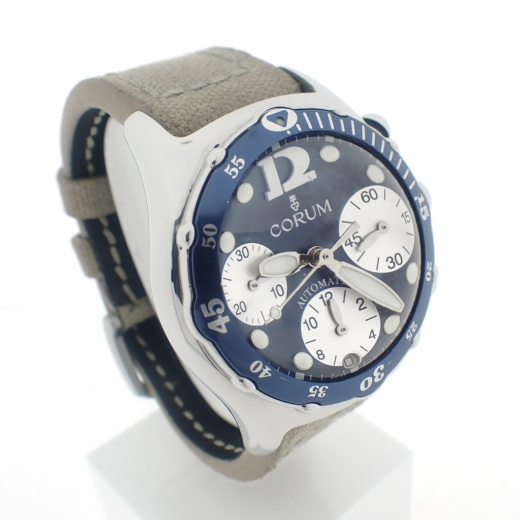 https://www.juweelwinkel.nl/wp-content/uploads/2022/12/Corum-Bubble-Automatic-Chronograph-285.180.20-00017.jpg