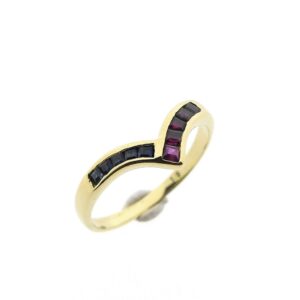 Gouden ring met robijn
