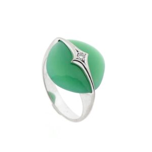 14 karaat witgouden ring met jade en 0,025 ct. diamant