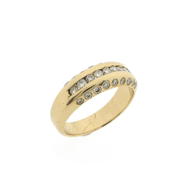 18 karaat geelgouden ring met schitterende diamanten van totaal 0,45 ct.