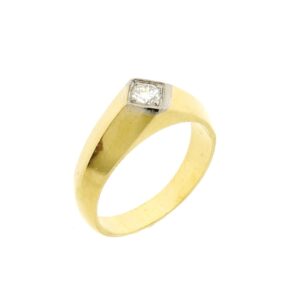 14 karaat geelgouden solitair ring gezet met een 0,22 ct. diamant