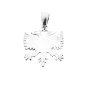 Een zilveren hanger van een Albanische adelaar