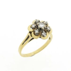 14 karaat geelgouden ring met bloemvorm en totaal 0,29 ct. diamanten
