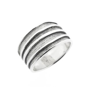 Brede zilveren ring met geribbeld detail