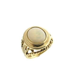 gouden ring met edelopaal