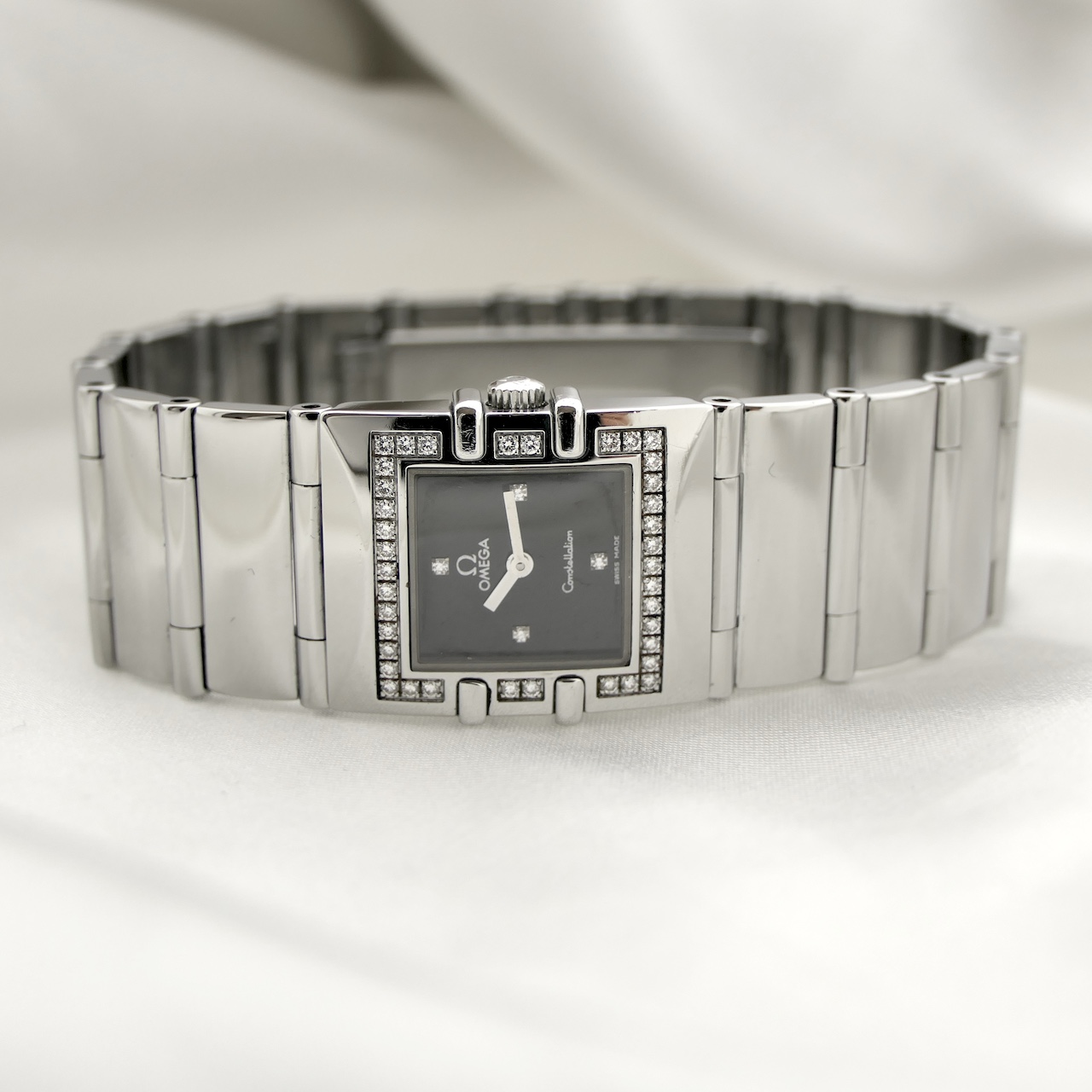 https://www.juweelwinkel.nl/wp-content/uploads/2024/03/Omega-Constellation-Quadra-diamonds-1528.46.00-8.jpg