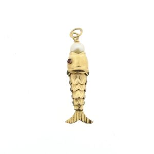 18 karaat gouden hanger van een vis met parel en robijn