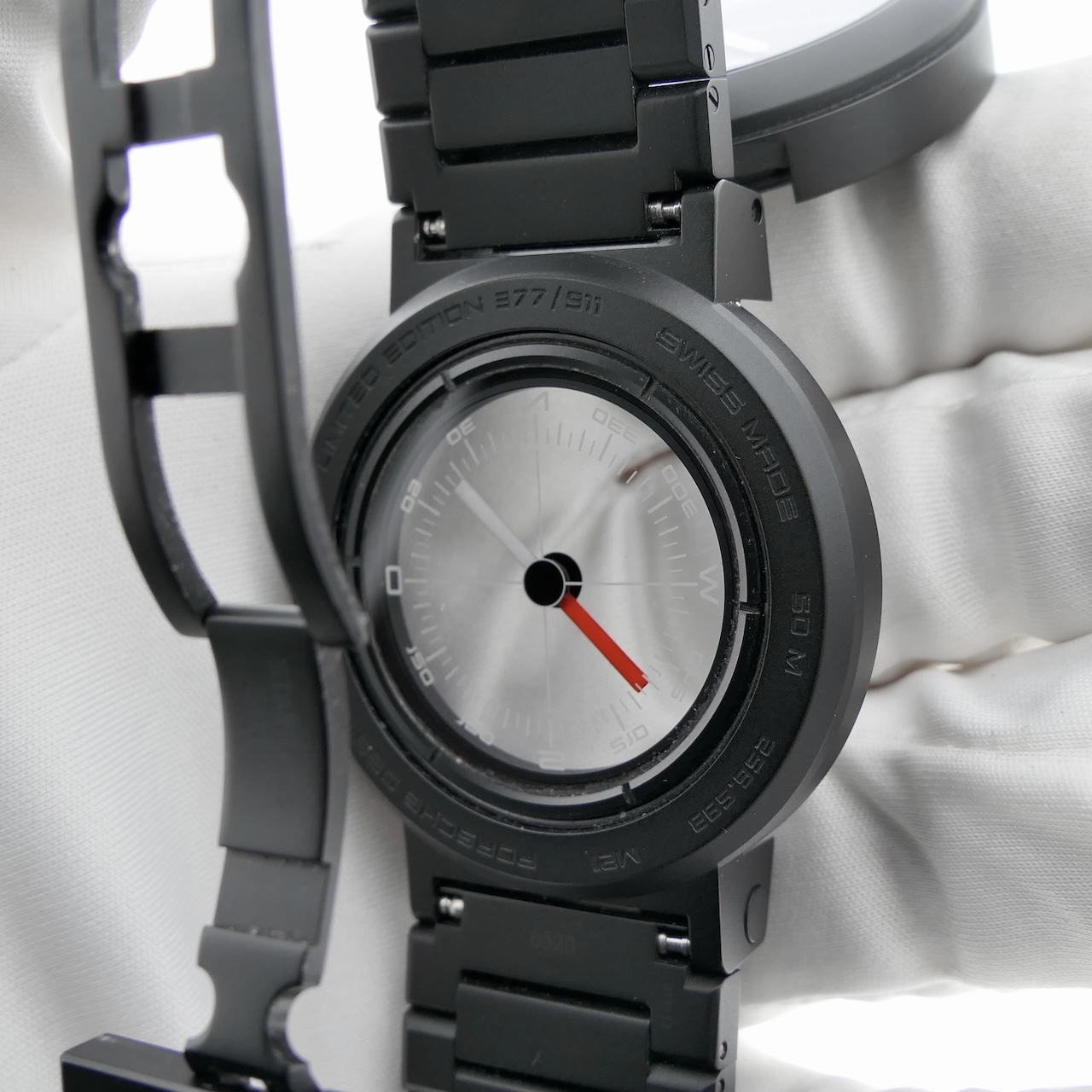 https://www.juweelwinkel.nl/wp-content/uploads/2024/04/Porsche-Design-P6520-Compass-Watch-22.jpg