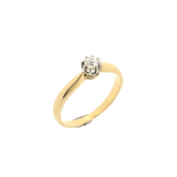 18 karaat geelgouden soliair ring gezet met een ca. 0,14 ct. bolsjewiek diamant