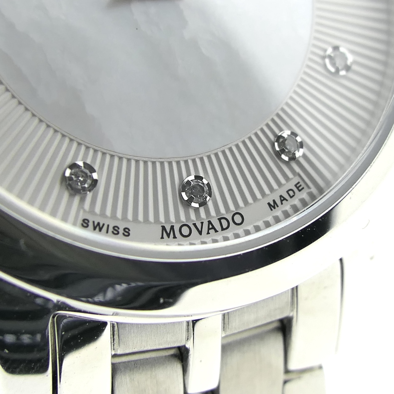 https://www.juweelwinkel.nl/wp-content/uploads/2024/05/Movado_1881_Automatic_MOP_0607486_5.jpg