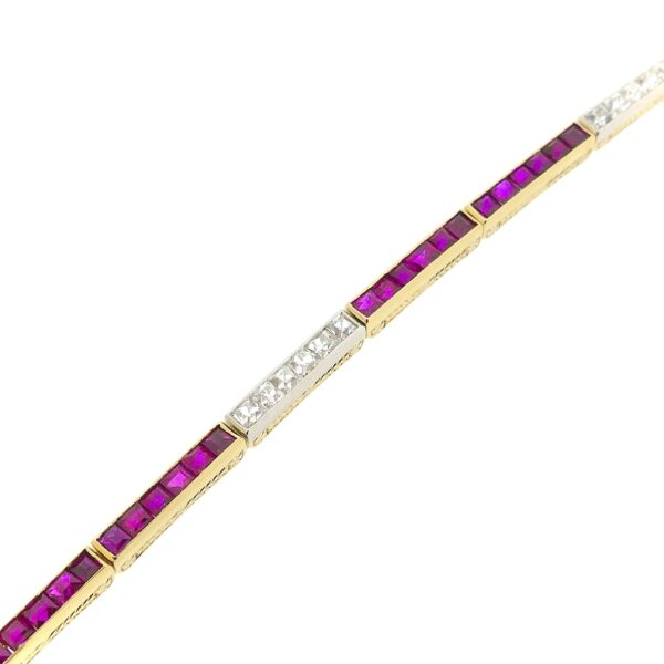 18 Krt. Gouden staafjes schakel armband met robijn en diamant; 0,72 ct. | 17,5 cm