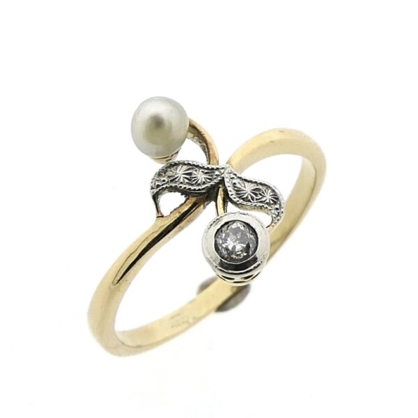 14 karaat gouden ring met parel en diamant