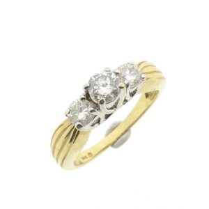 14 karaat gouden (verloving)ring met diamant
