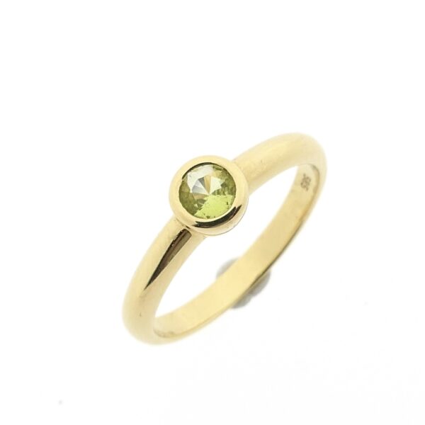 14 karaat gouden ring met peridoot