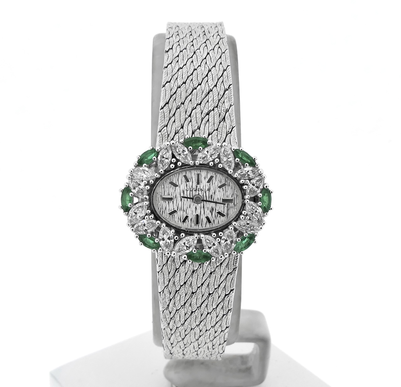 https://www.juweelwinkel.nl/wp-content/uploads/2024/07/Juvenia-white-gold-ladies-watch-with-diamonds-and-emeralds-7508-2.jpg