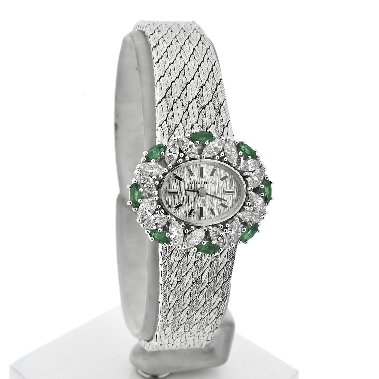 https://www.juweelwinkel.nl/wp-content/uploads/2024/07/Juvenia-white-gold-ladies-watch-with-diamonds-and-emeralds-7508-4.jpg