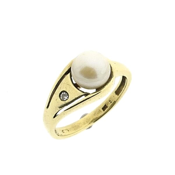 14 karaat gouden ring met parel en diamant | 0,01 ct.