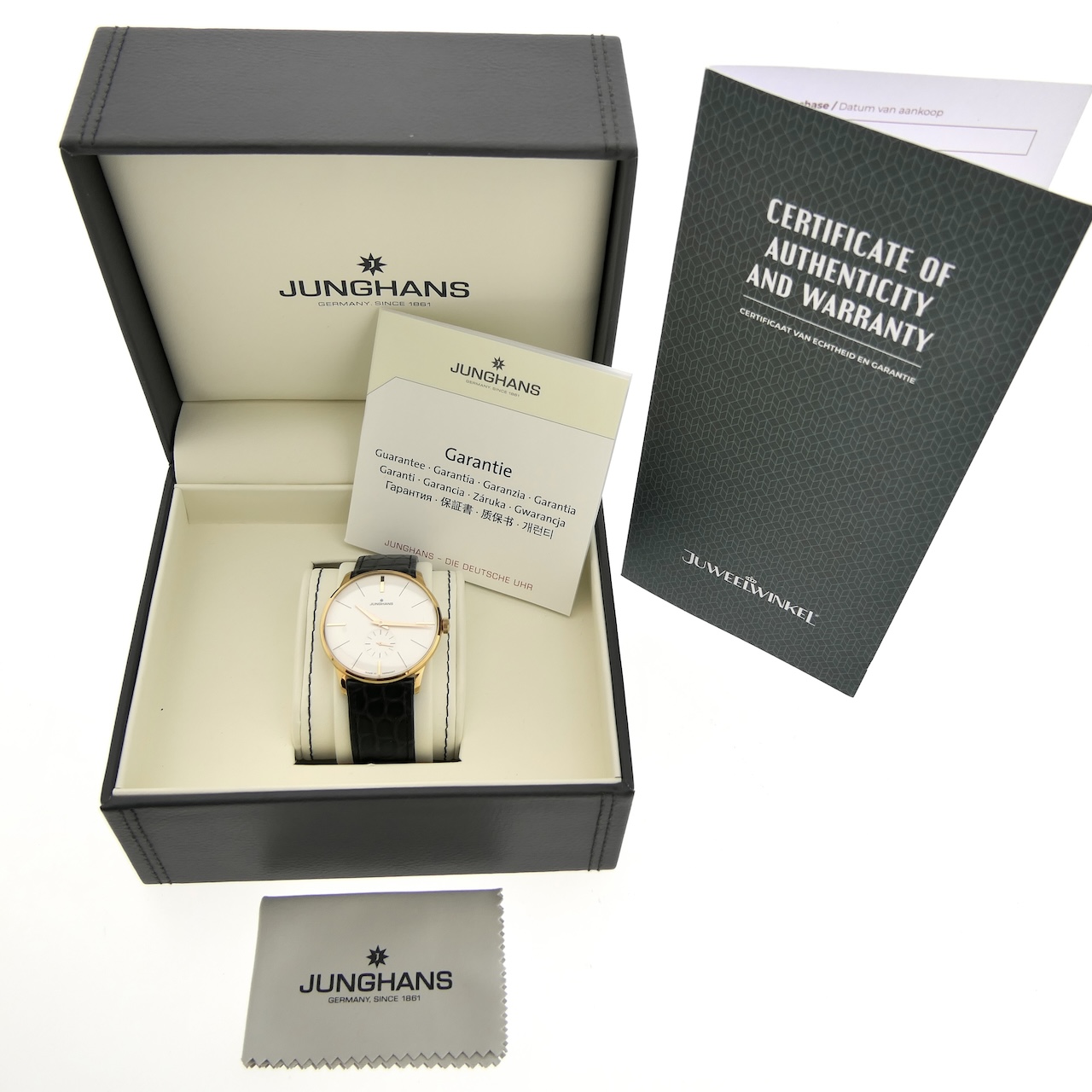 https://www.juweelwinkel.nl/wp-content/uploads/2024/09/Junghans-Meister-Handaufzug-0275202-17.jpg