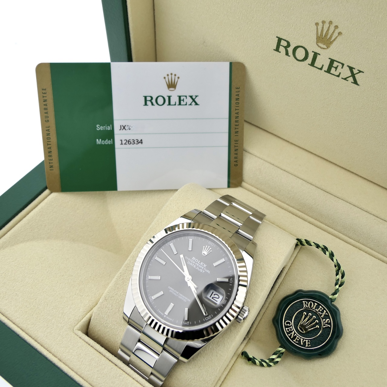 https://www.juweelwinkel.nl/wp-content/uploads/2024/09/Rolex-Datejust-41mm-Rhodium-126334-25.jpg