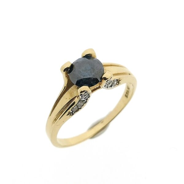 14 karaat gouden ring met blauwe en witte diamanten