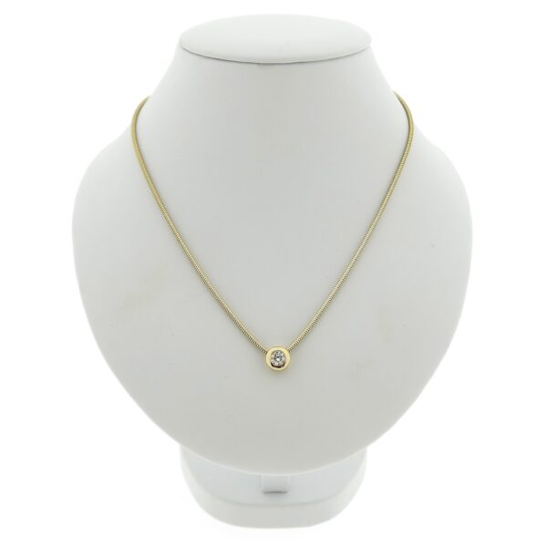 14 karaat gouden slangenschakel ketting met diamant hanger; 0,24 ct. | 38,5 cm