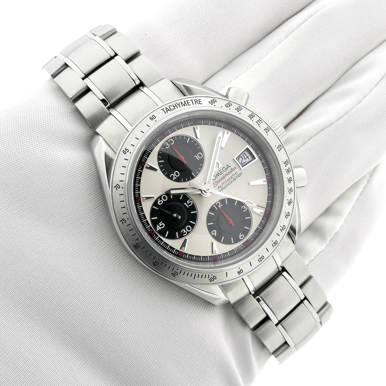 https://www.juweelwinkel.nl/wp-content/uploads/2024/10/Omega-Speedmaster-Automatic-Chronometer-32113100-8.jpg