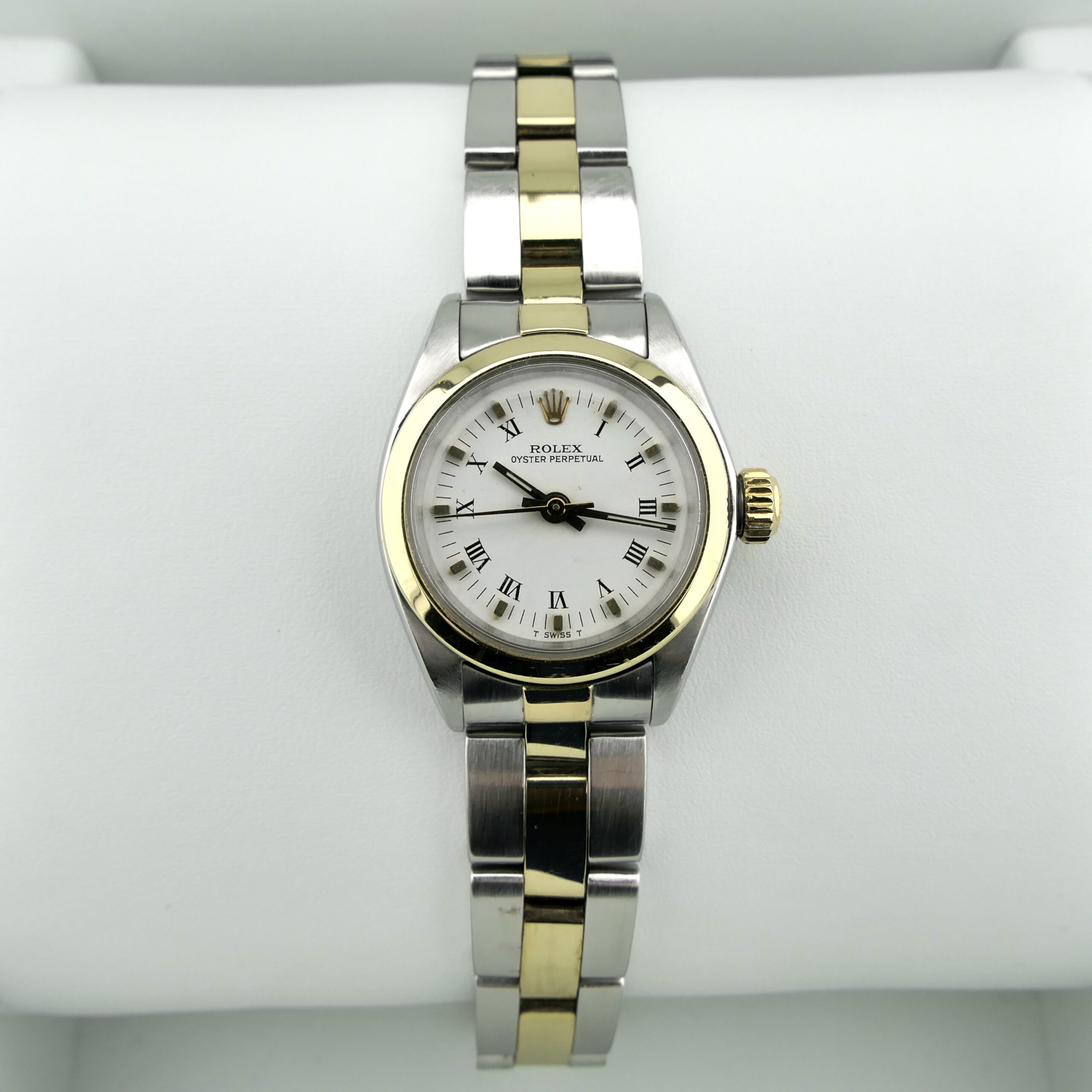 https://www.juweelwinkel.nl/wp-content/uploads/2024/10/Rolex-Oyster-Perpetual-26mm-6718-17-scaled.jpg