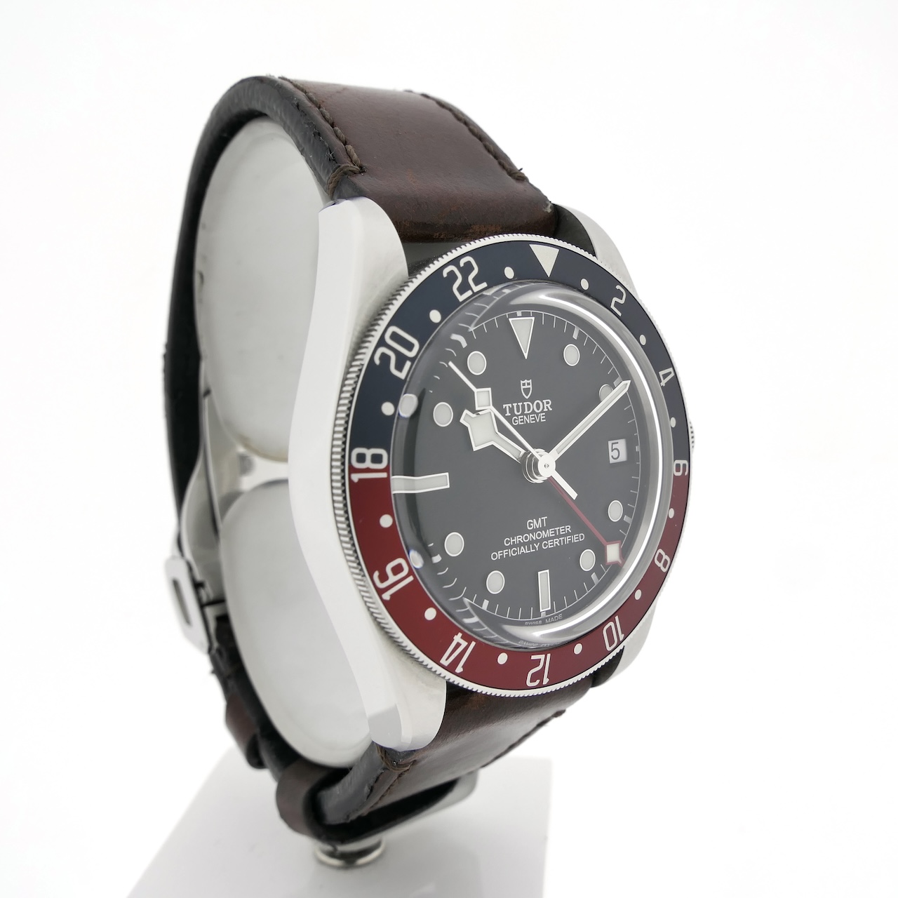 https://www.juweelwinkel.nl/wp-content/uploads/2024/10/Tudor-Black-Bay-GMT-M79830RB-0003-5.jpg