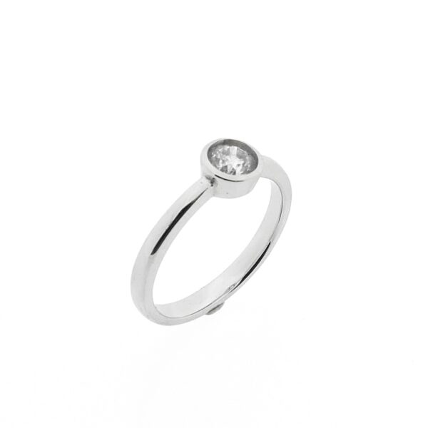 14 karaat witgouden solitair ring gezet met een 0,40 ct. diamant