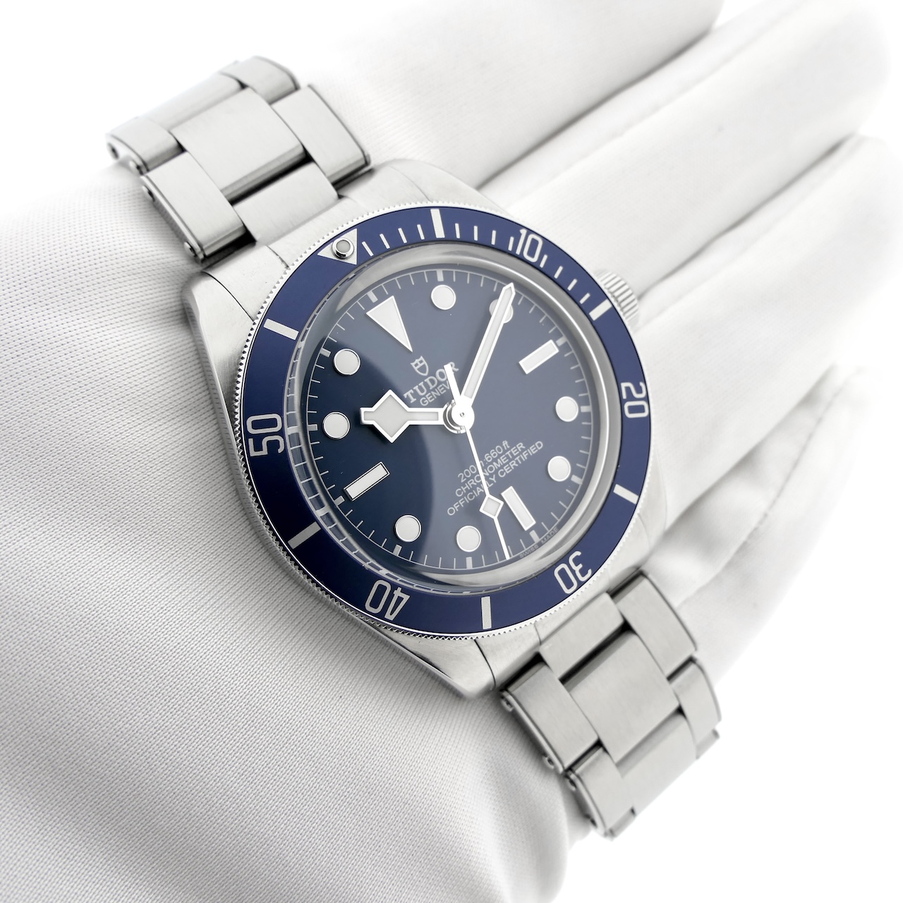 https://www.juweelwinkel.nl/wp-content/uploads/2024/11/Tudor-Black-Bay-58-Blue-79030B-5.jpg