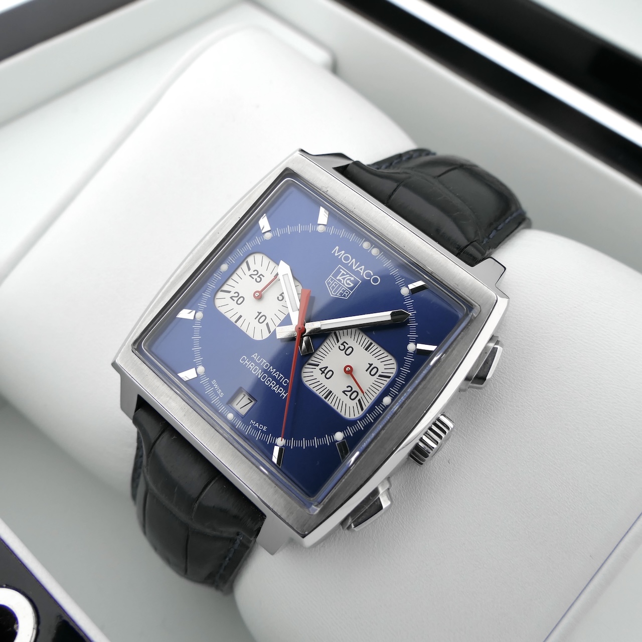 https://www.juweelwinkel.nl/wp-content/uploads/2025/01/TAG-Heuer-Monaco-Automatic-Chronograph-CW2113-16.jpg