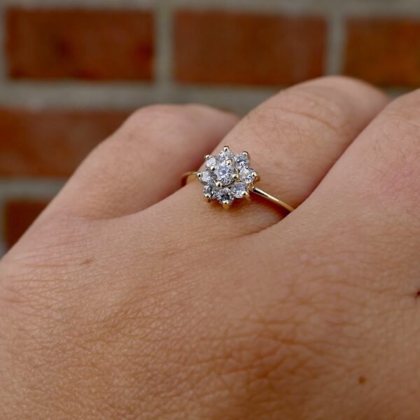 Gouden subtiele entourage ring met zirconia
