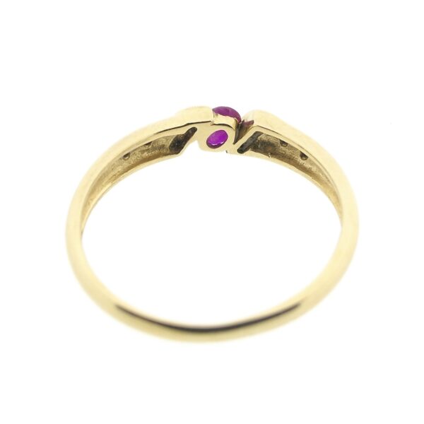 Gouden ring met robijn en diamant | 0,02 ct.