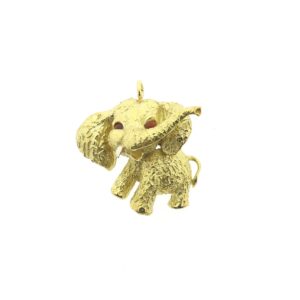 18 Krt. Gouden hanger van een olifant met carneool