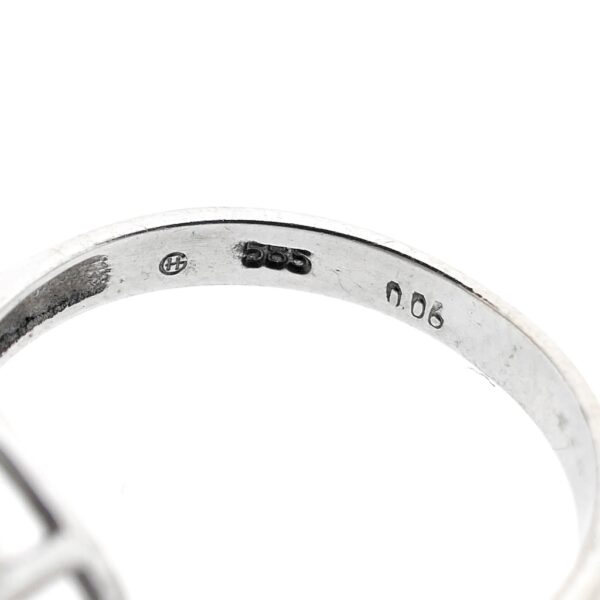 Witgouden ring met saffier en diamant | 0,06 ct.