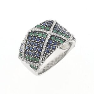 14 karaat witgouden ring gezet met saffier, smaragd en totaal ca. 0m28 ct. diamanten