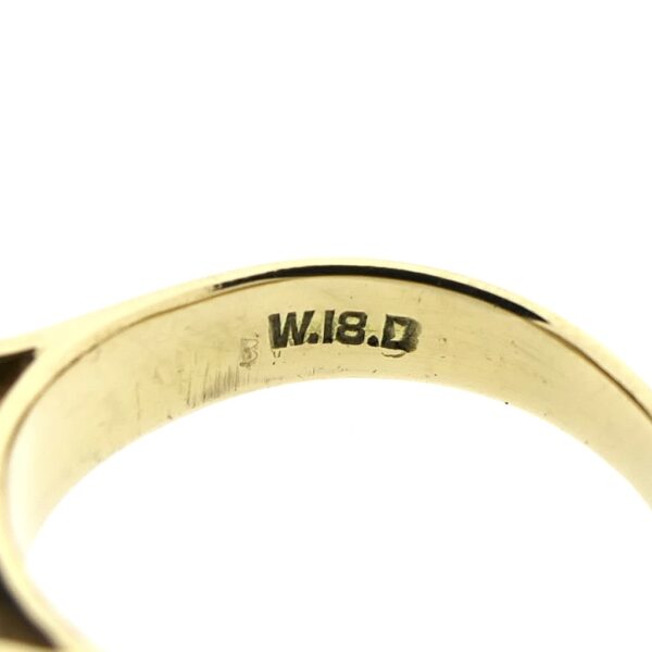 18 Krt. Gouden ring met opaal en entourage van diamanten | 0,16 ct.